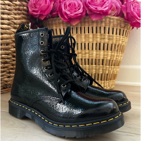 Dr Marten 1460 WOMEN'S DISTRESSED PATENT LEATHER BOOTS black - Picture 2 of 9